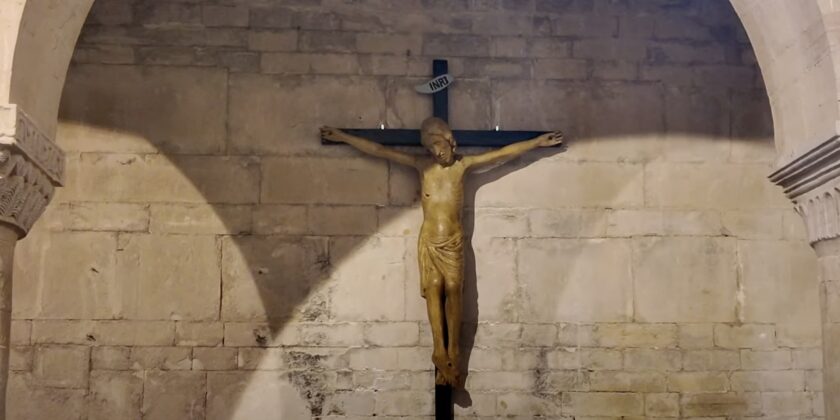 UN CROCIFISSO, UNA STORIA, UNA COMUNITÀ: LA FEDE CHE ATTRAVERSA IL TEMPO